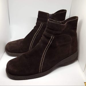 La Canadienne brown suede ankle boots size 9M